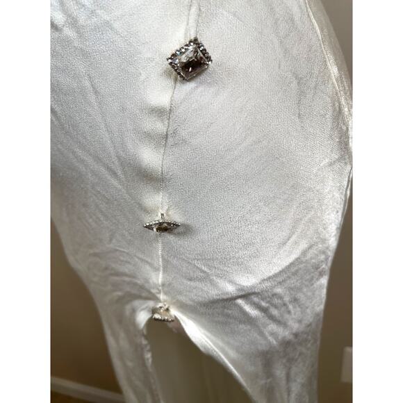 Sau Lee Hailey One Shoulder Crystal Button Detail Ivory White Maxi Gown Size 6 - Picture 6 of 9
